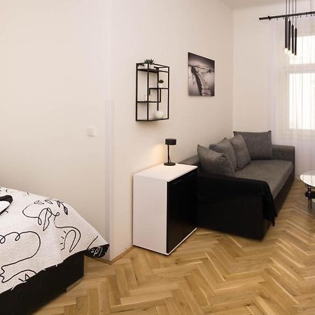 Black & White Apartment Prague By Wenceslas Square And Muzeum מראה חיצוני תמונה