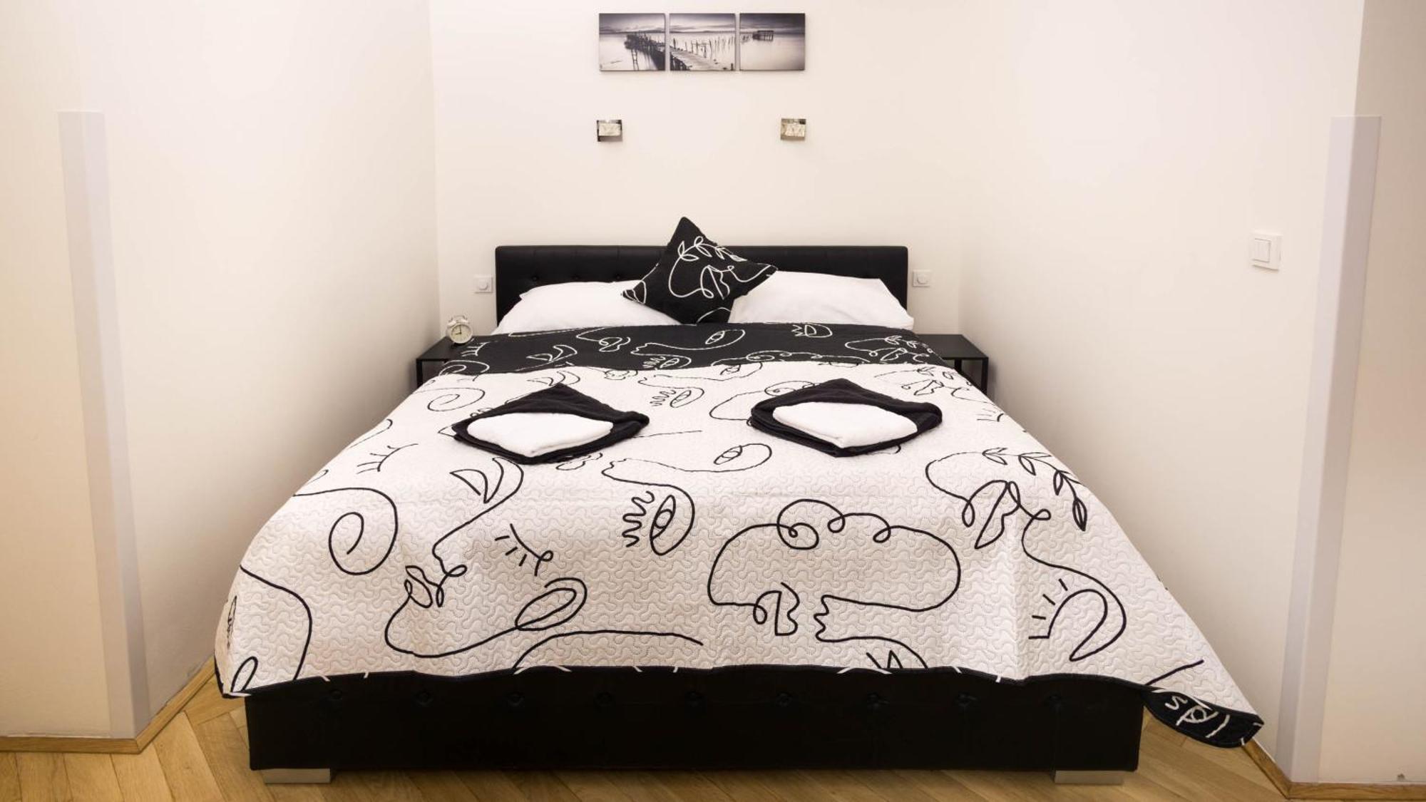 Black & White Apartment Prague By Wenceslas Square And Muzeum מראה חיצוני תמונה