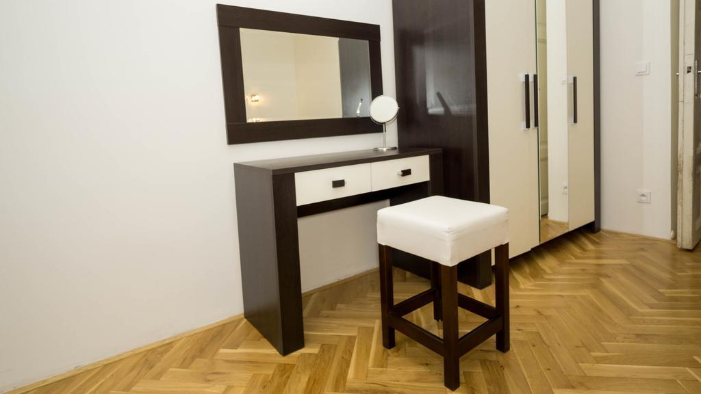 Black & White Apartment Prague By Wenceslas Square And Muzeum מראה חיצוני תמונה