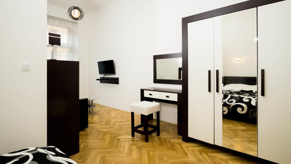 Black & White Apartment Prague By Wenceslas Square And Muzeum מראה חיצוני תמונה