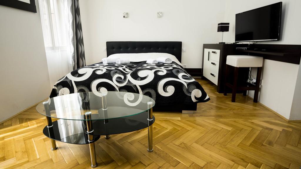 Black & White Apartment Prague By Wenceslas Square And Muzeum מראה חיצוני תמונה