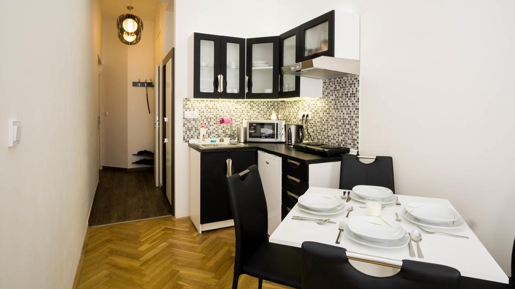 Black & White Apartment Prague By Wenceslas Square And Muzeum מראה חיצוני תמונה